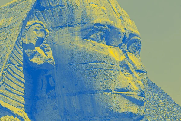 Ukrayna Bayrağının Renkleriyle Renklendirilmiş Büyük Giza Sfenksine Yaklaş — Stok fotoğraf