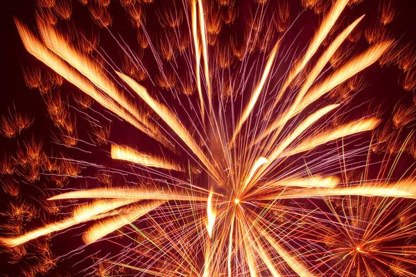Abstracte Vakantie Achtergrond Fel Vuurwerk Tegen Nachtelijke Hemel — Stockfoto