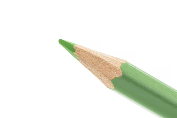 白い背景に孤立した緑の木製の鉛筆の先端を閉じて — ストック写真
