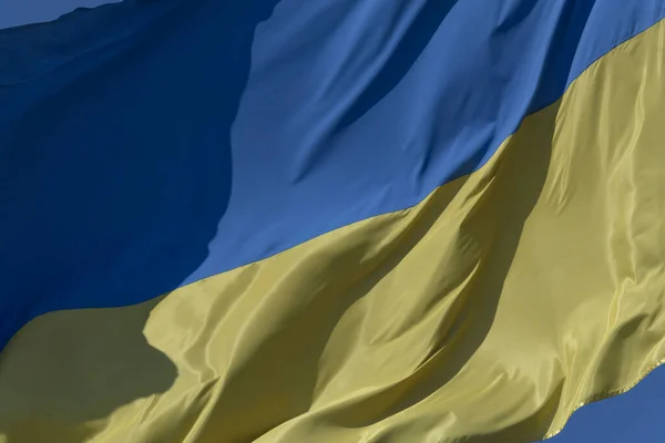 Close Van Golvende Vlag Van Oekraïne — Stockfoto