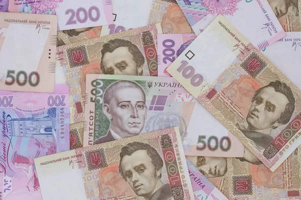 Ukrainsk Valuta Hög Med Etthundra Tvåhundra Och Femhundra Hrivnya Sedlar — Stockfoto