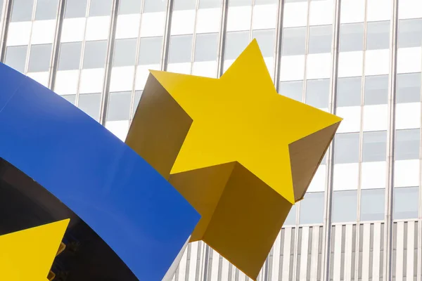 Sárga Csillag Közelsége Európai Unió Tábláján Frankfurtban — Stock Fotó