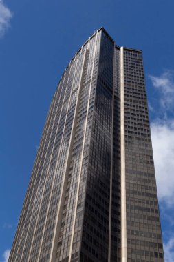 Paris 'te mavi gökyüzüne karşı Montparnasse turu