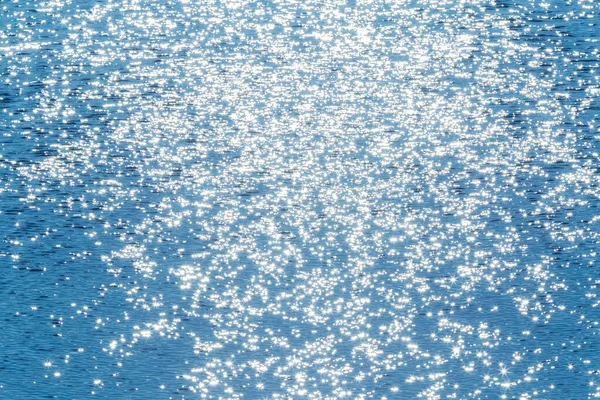 Soyut Doğal Arkaplan Mavi Sudaki Güneş Işığına Bakış — Stok fotoğraf