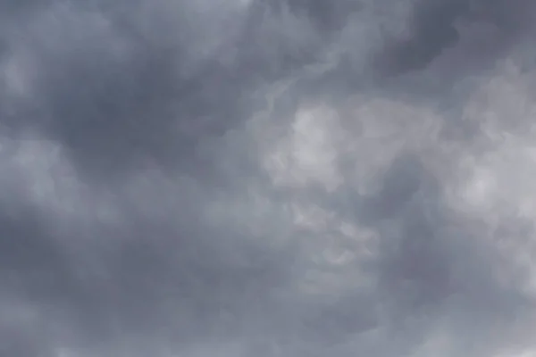 Αφηρημένο Φυσικό Υπόβαθρο Κοντά Γκρίζα Σύννεφα Βροχής Έναν Ουρανό — Φωτογραφία Αρχείου