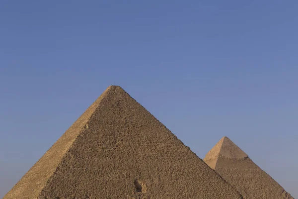Вид Великую Пирамиду Пирамиду Кхре Гизе Фоне Ясного Голубого Неба — стоковое фото