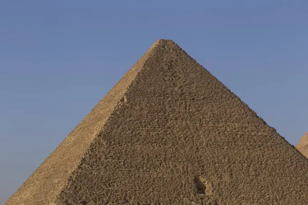 Zicht Grote Piramide Gizeh Tegen Heldere Blauwe Lucht — Stockfoto