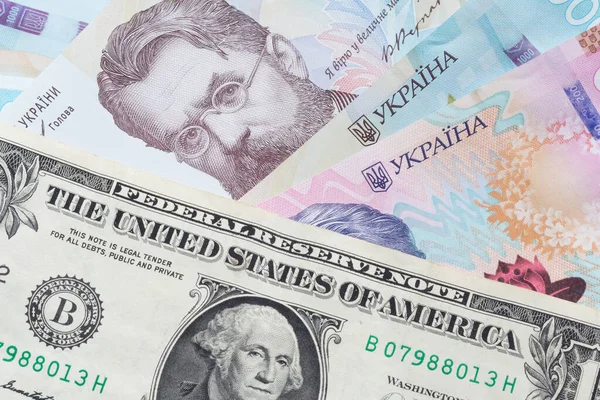 Nahaufnahme Einer Auf Ukrainischen Hrivnya Banknoten Liegenden Dollar Banknote — Stockfoto