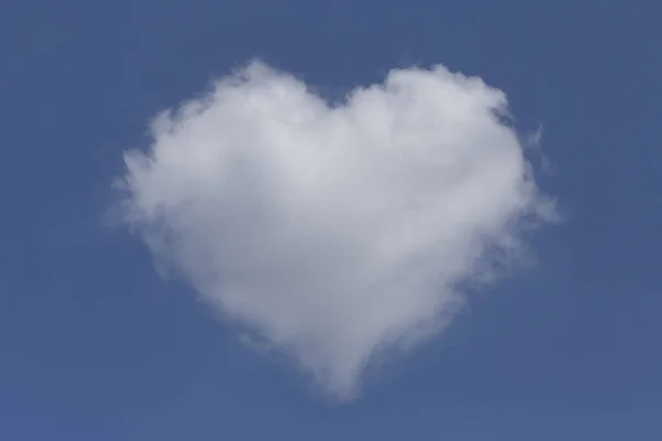 Biały Puszysty Walentynkowy Kształt Chmura Jasnym Błękitnym Niebie Obraz Stockowy