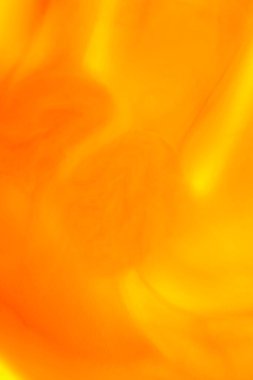 soyut canlı arkaplan: sarı ve turuncu suluboya sıvıların karışımı