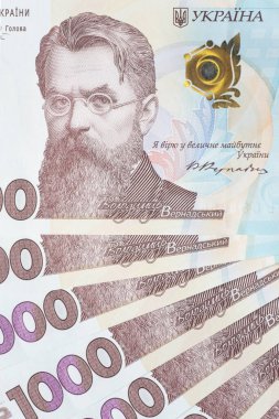 Finansal fon: Bin Ukrayna Hrivnya banknotunu biçimlendiren fan yakın plan