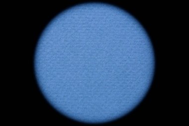 soyut Yeni Yıl işareti: siyah arkaplanda kartondan yapılmış mavi daire