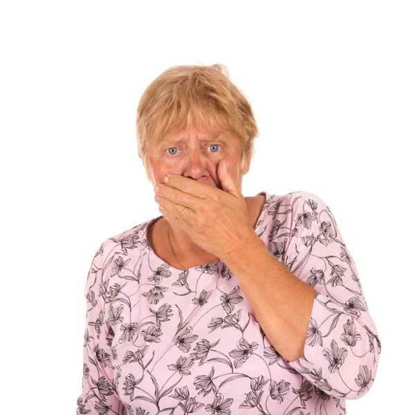 Beyaz Arka Plan Yüzünden Başı Ağrıyan Yaşlı Bir Kadın — Stok fotoğraf