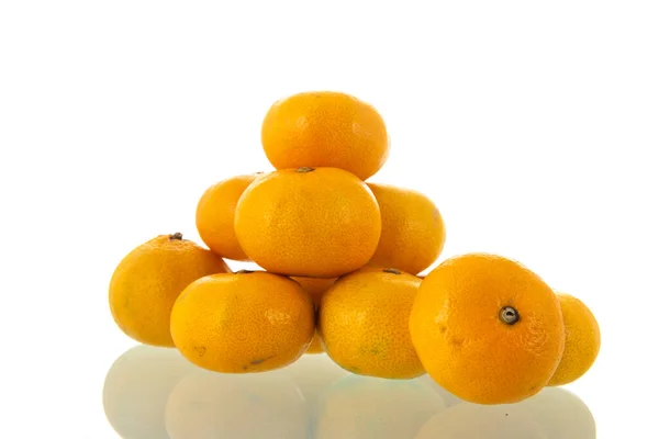 Pila Clementinas Frescas Aisladas Sobre Fondo Blanco —  Fotos de Stock