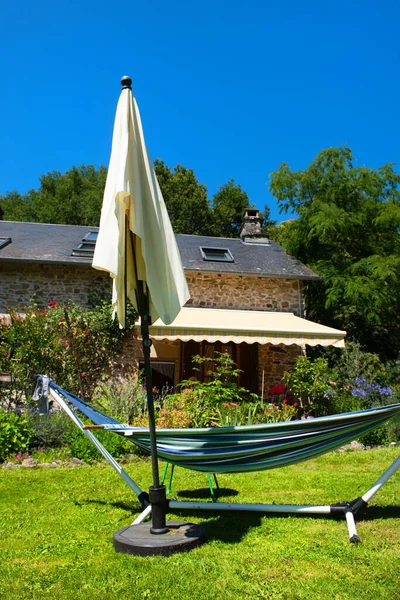 Hamaca Lista Para Relajarse Sol Jardín Francés — Foto de Stock