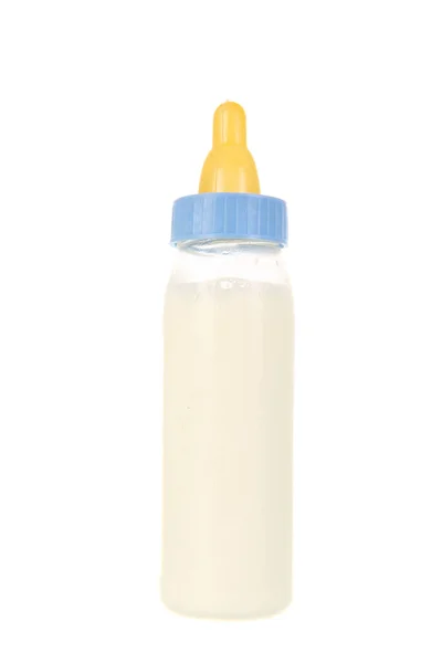Детское Бутылочное Молоко Куклой Белом Фоне — стоковое фото