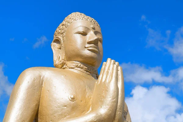Arany Buddha Feje Kék Felhős Ellen — Stock Fotó