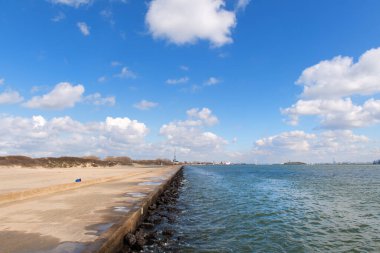 Hollanda Hoek van Holland denizindeki liman ve sanayi bölgesi