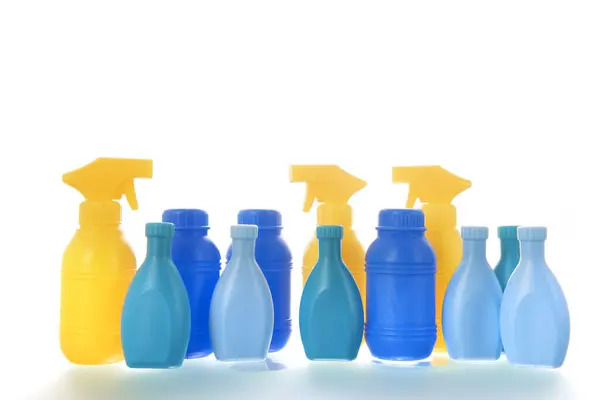 Жовті Сині Пластикові Пляшки Ізольовані Білому Тлі Стокова Картинка