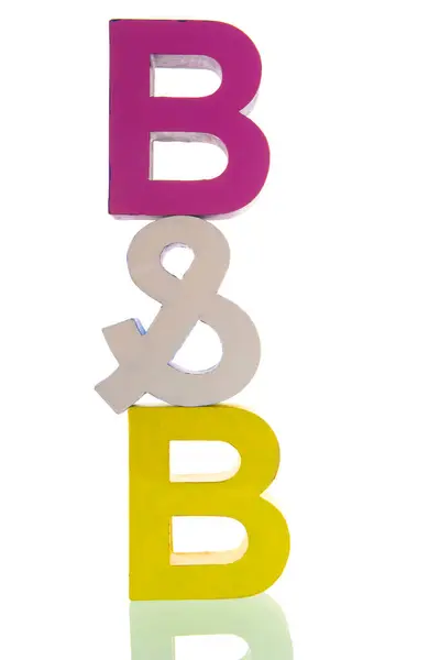 在白色背景上孤立的字母B 免版税图库照片