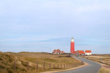 Hollanda adasında yolu olan kırmızı deniz feneri Tekel