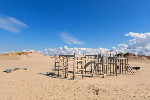 Holzklettergerüst Strand Stockfoto
