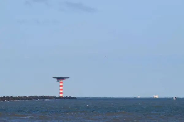 在北海海水登岸阶段的灯塔 图库图片