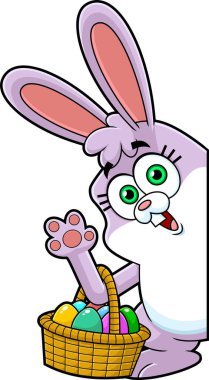 Kameraya bakarken pençeleriyle sallanan yumurta dolu sepeti olan şirin bir Paskalya tavşanı. 