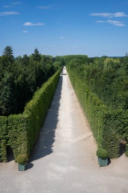 Latona çeşmesi ve Versailles parkı manzarası, Paris banliyöleri, Fransa - 29 Temmuz 2022