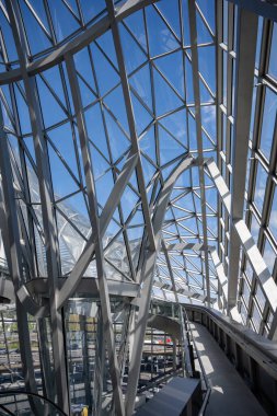 LYON, FRANCE, 10 Nisan 2022: Musee des Confluences. Musee des Confluences, Rhone ve Saone nehirlerinin kesişiminde yer alır..