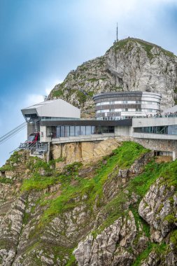 Pilatus dağ tepe ve Lucerne göl manzaralı, İsviçre'nin dağ zirveleri