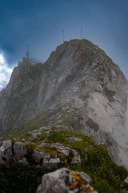 Pilatus dağ tepe ve Lucerne göl manzaralı, İsviçre'nin dağ zirveleri