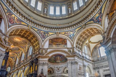 Alttan ayrıntılı bir görünüm.