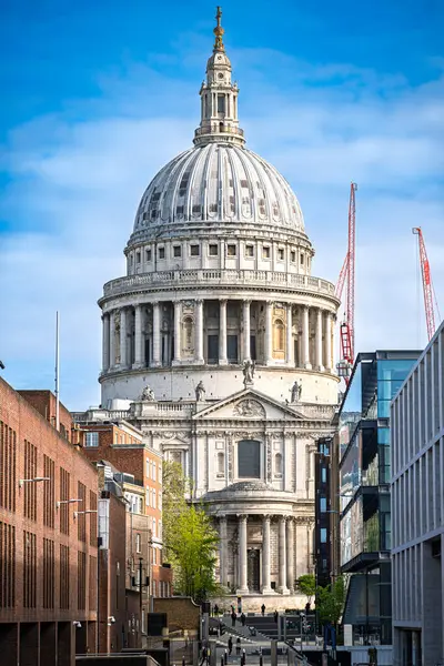 St. Paul Katedrali Uzaktan Görünümü