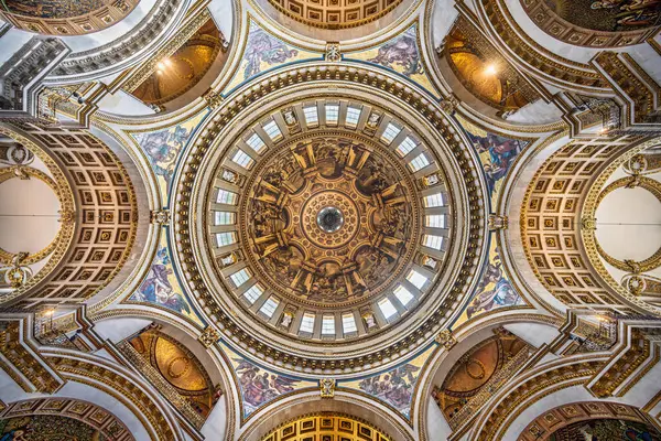 Alttan ayrıntılı bir görünüm.