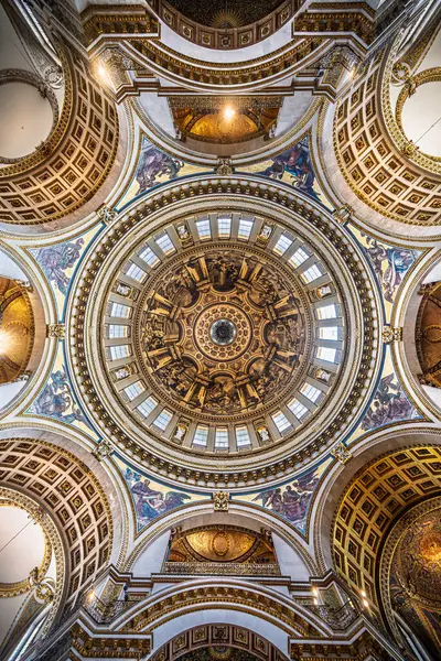 Alttan ayrıntılı bir görünüm.