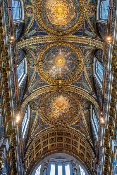 St. Paul 'un iç mimari harikası..