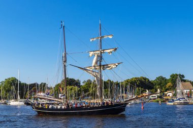 Rostock, Almanya 'daki Hanse Yelkenlisinde Rüzgâr Bozucu.