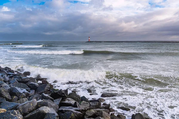 Topo Orilla Del Mar Báltico Durante Tormenta Eunice Warnemuende Alemania — Foto de Stock