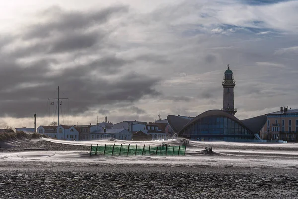 ドイツのWarnemuende Germanyのバルト海沿岸の灯台 — ストック写真