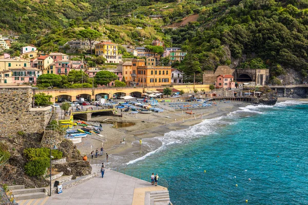 意大利地中海沿岸的蒙特罗索马雷村 — 图库照片