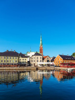 Norveç 'teki Arendal şehrine bakın.