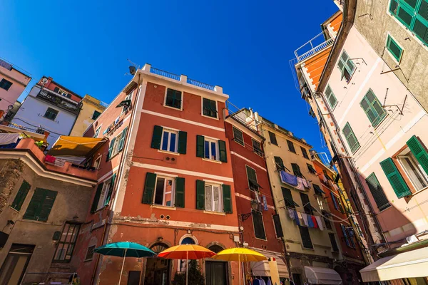 Zabytkowe Kolorowe Budynki Miejscowości Vernazza Brzegu Morza Śródziemnego Włoszech — Zdjęcie stockowe