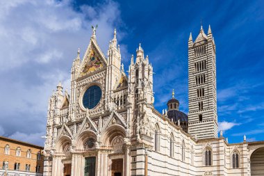 İtalya, Siena 'daki Metropolitana di Santa Maria Assunta Katedrali' ne bakın..