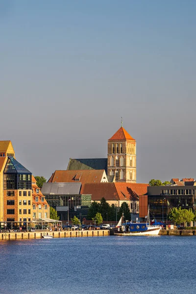 Vista Sobre Río Warnow Ciudad Hanseática Rostock —  Fotos de Stock