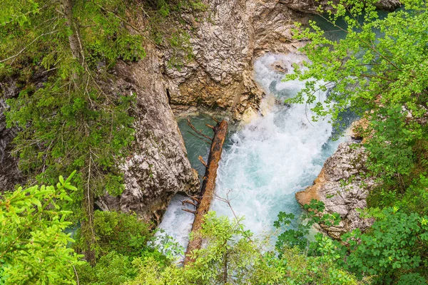 Almanya, Mittenwald yakınlarındaki Leutaschklamm geçidine bakın..