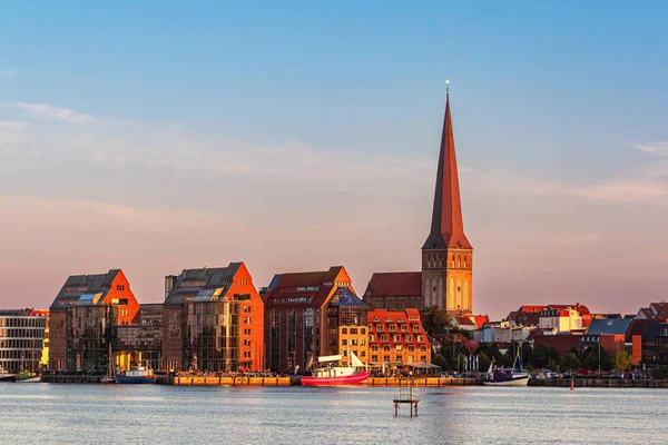View River Warnow City Rostock Germany Imagens De Bancos De Imagens