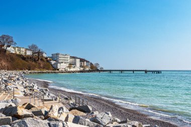 Almanya 'nın Ruegen adasında Sassnitz ilçesine bağlı bir liman manzarası.