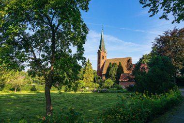 Almanya 'nın Seedorf kentindeki St.Clemens-St.Katharinen Kilisesine bakın..
