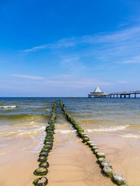 Pier and groyne, Almanya 'nın Heringsdorf eyaletinde yer alan bir şehirdir..
